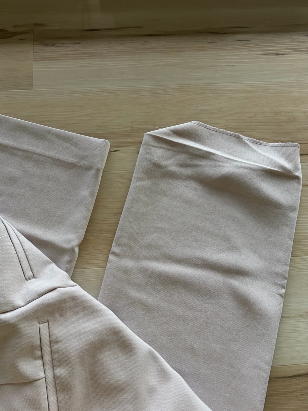 Abercrombie and Fitch cream/tan trousers - Picture 4 of 5